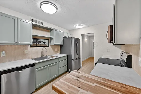 $2,500 | 7001 Newcastle Place, North Richland Hills, TX 76182