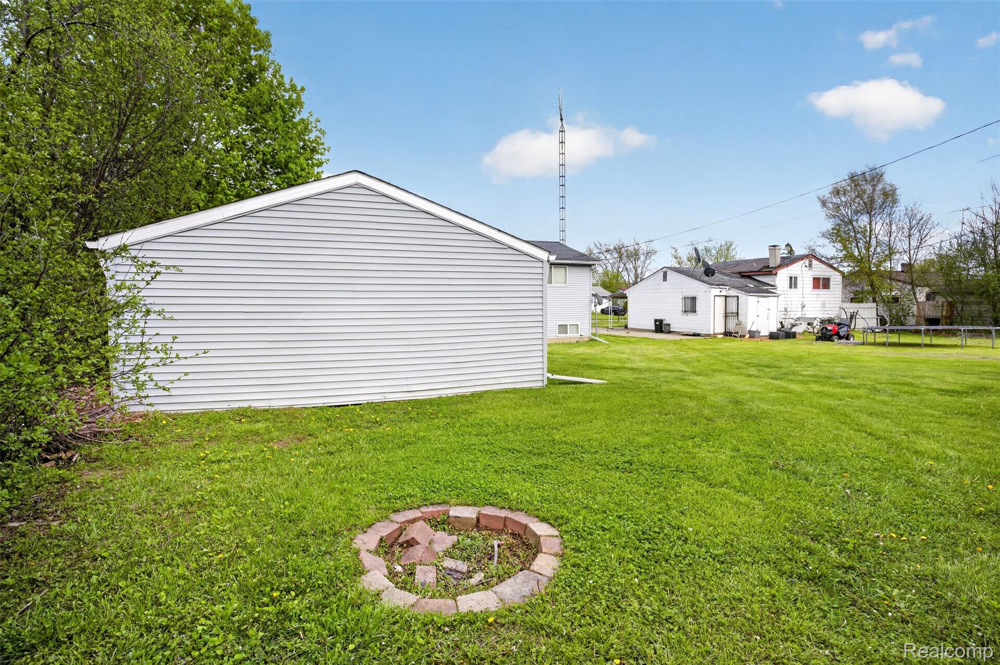 6169 Neff Road Mount Morris, MI 48458 - Photo 46 of 49 View of green lawn