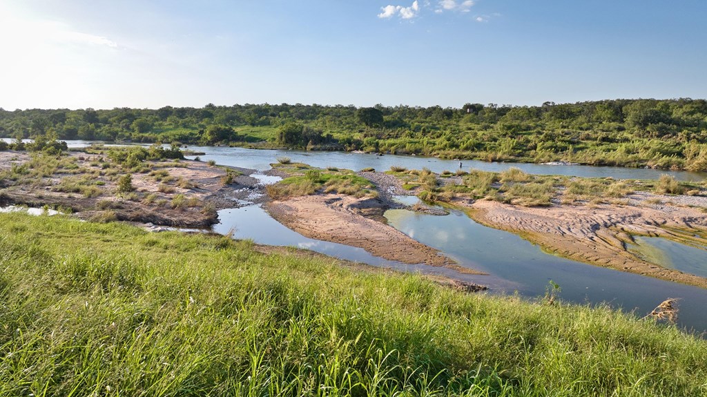 610 Ranch Road 152, Unit 4 Mason, TX 76856 - Photo 9 of 48 a view of a city