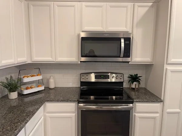 $295,000 | 711 Rolling Oak Drive, Unit 117, Round Rock, TX 78664