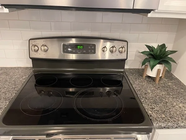$295,000 | 711 Rolling Oak Drive, Unit 117, Round Rock, TX 78664