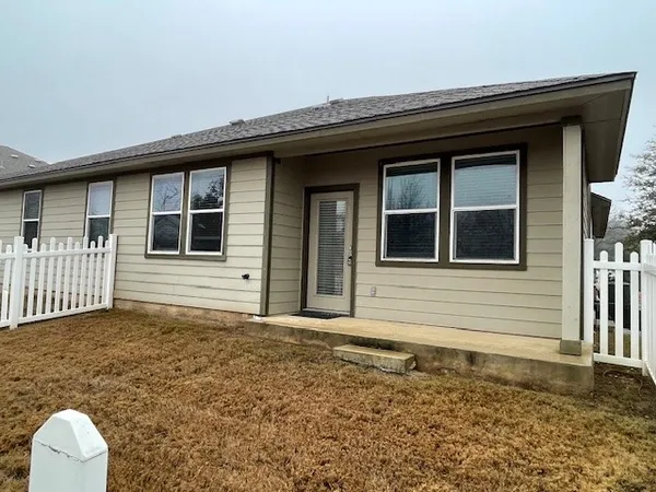 $295,000 | 711 Rolling Oak Drive, Unit 117, Round Rock, TX 78664
