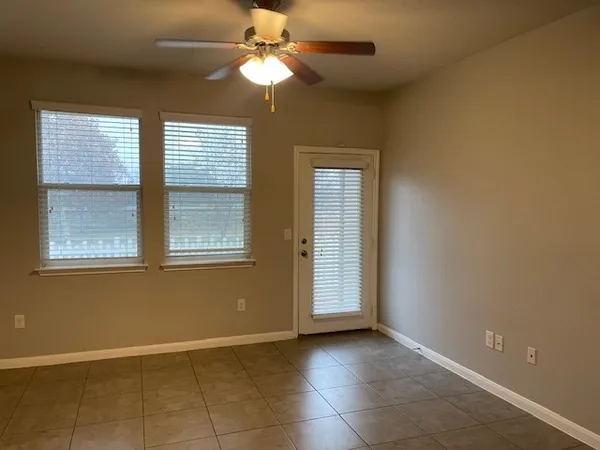 $295,000 | 711 Rolling Oak Drive, Unit 117, Round Rock, TX 78664
