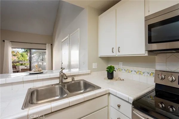 $319,900 | 25003 Peachland Avenue, Unit 211, Newhall, CA 91321