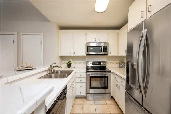 $319,900 | 25003 Peachland Avenue, Unit 211, Newhall, CA 91321
