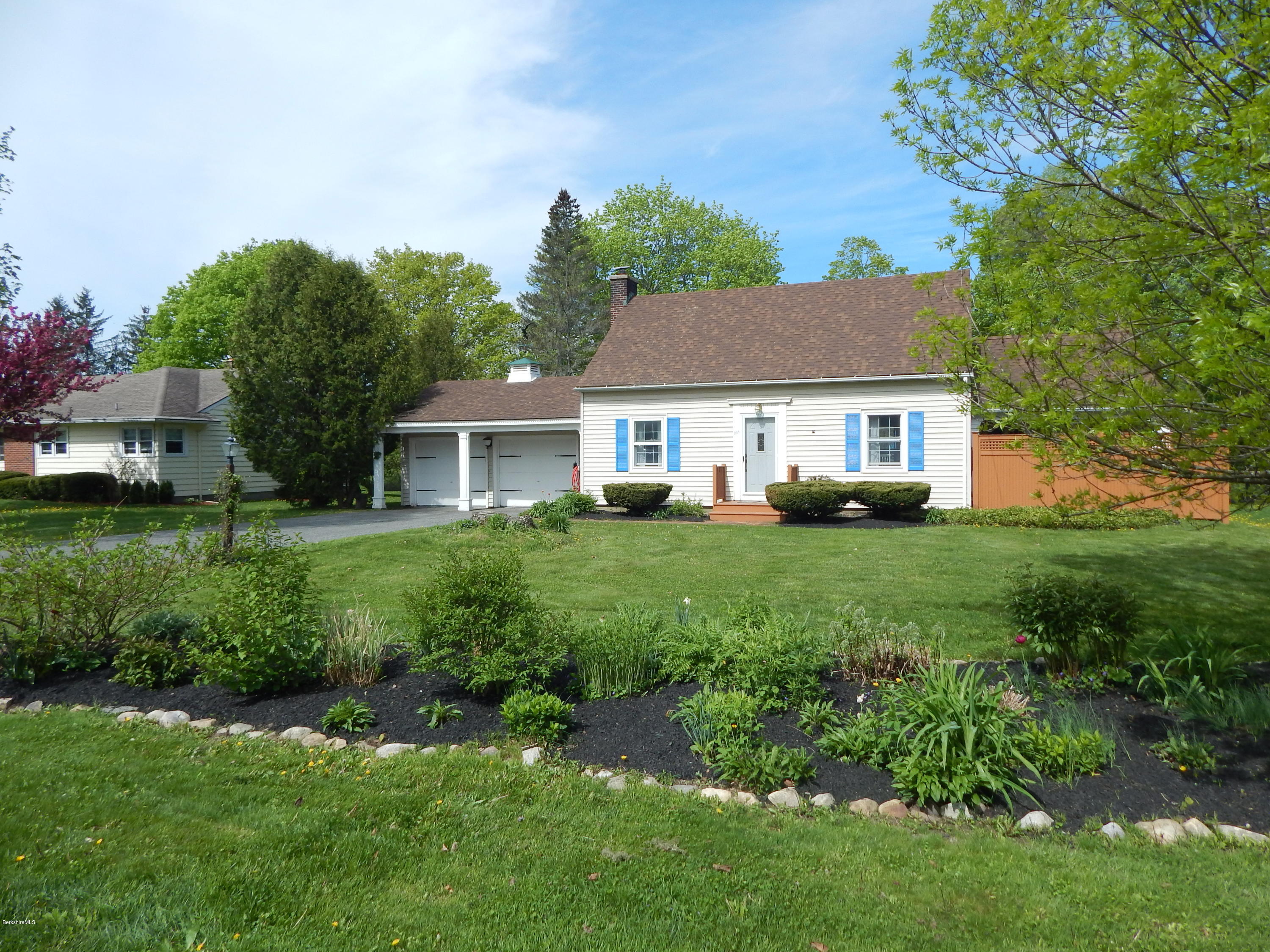 238 Eleanor Road Pittsfield, MA 01201 - Photo 2 of 37 DSCN4257