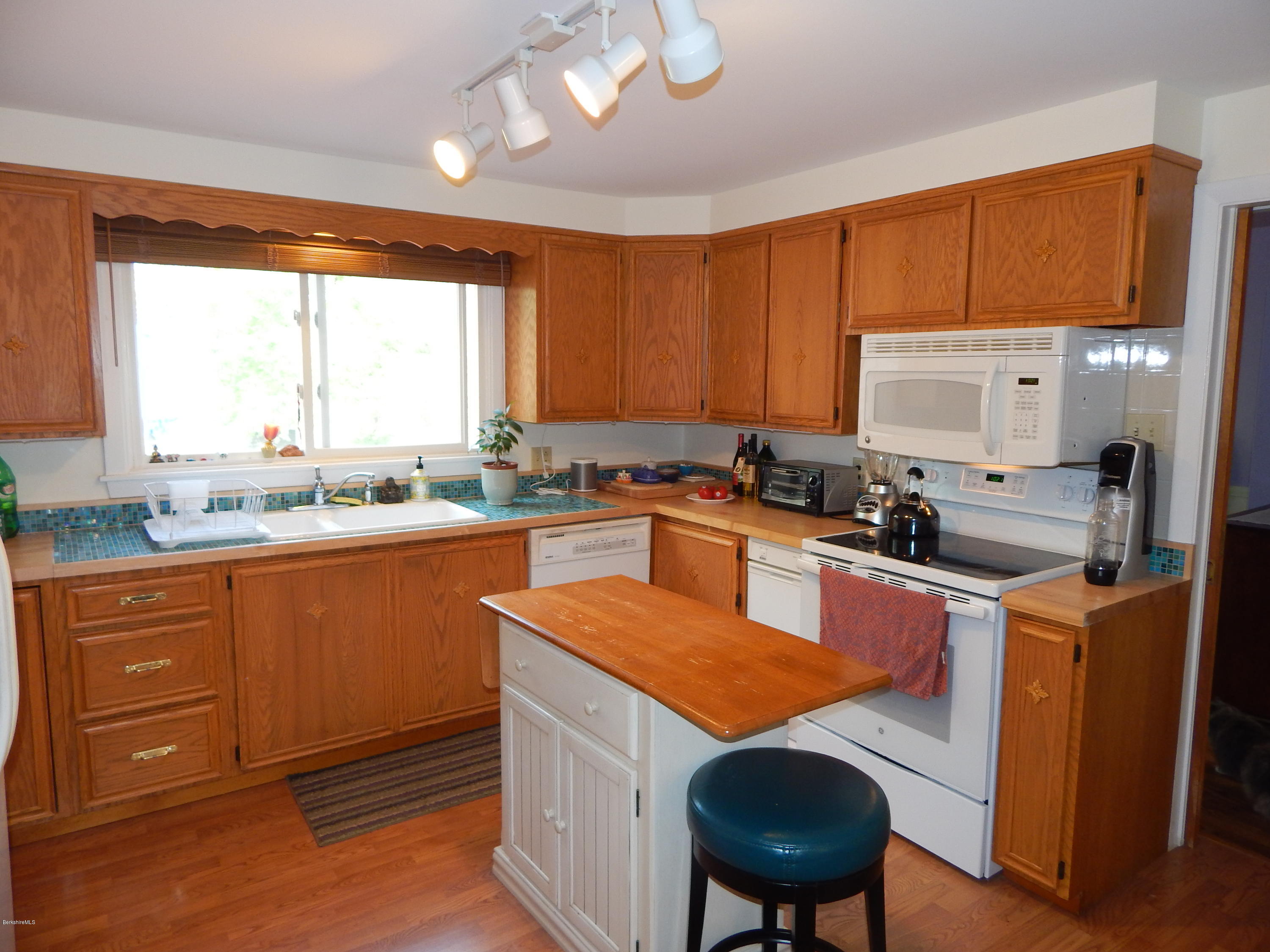 238 Eleanor Road Pittsfield, MA 01201 - Photo 25 of 37 DSCN4280