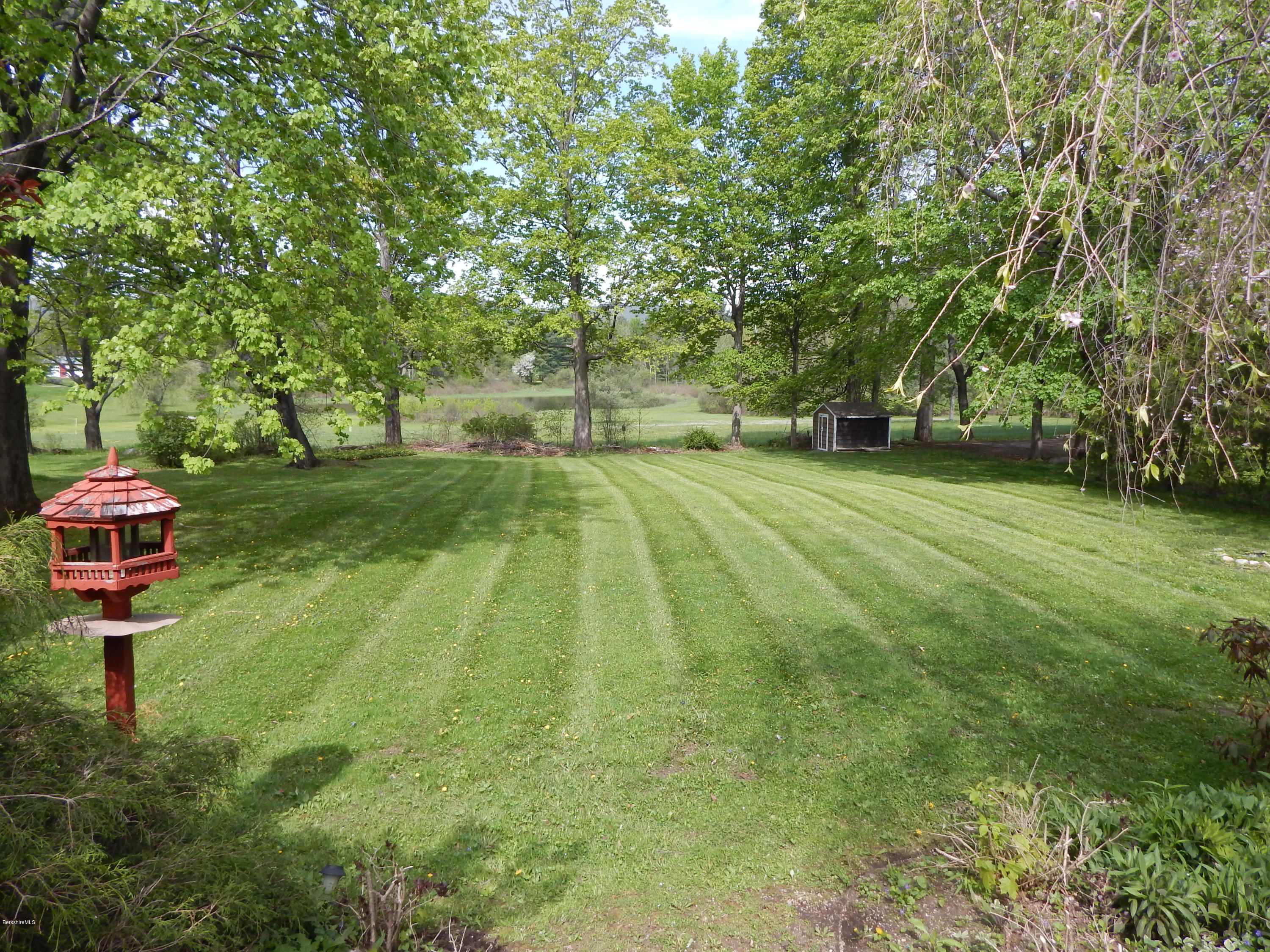 238 Eleanor Road Pittsfield, MA 01201 - Photo 4 of 37 DSCN4260