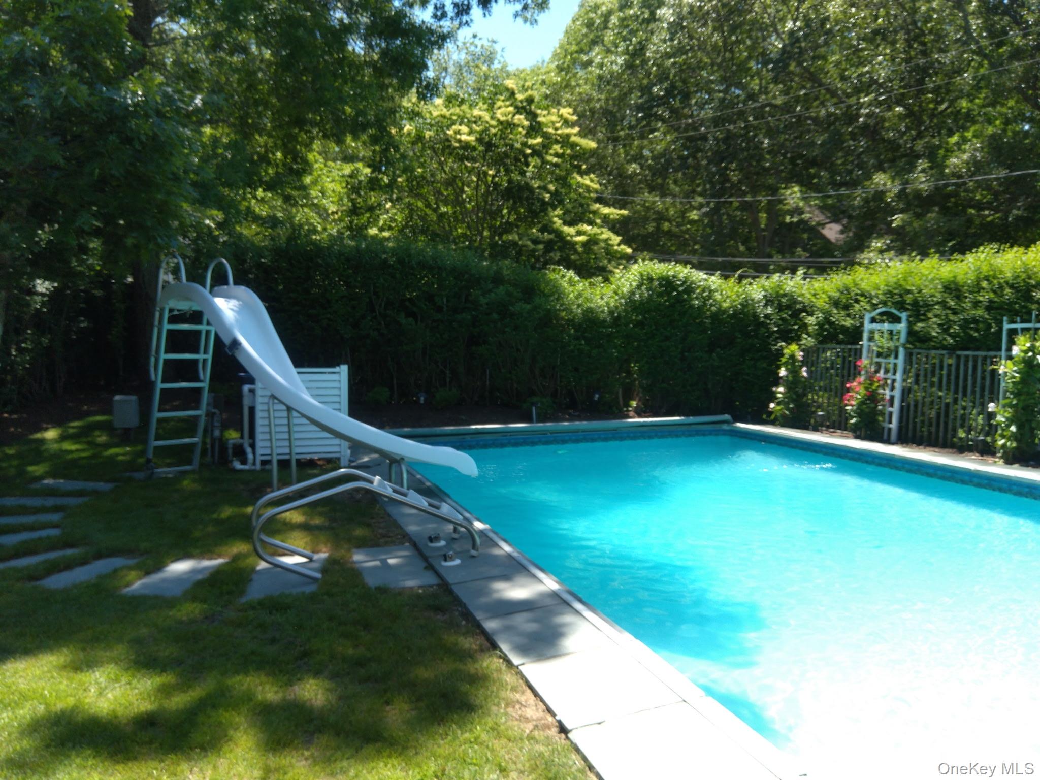 3748 Noyack Road Sag Harbor, NY 11963 - Photo 15 of 17