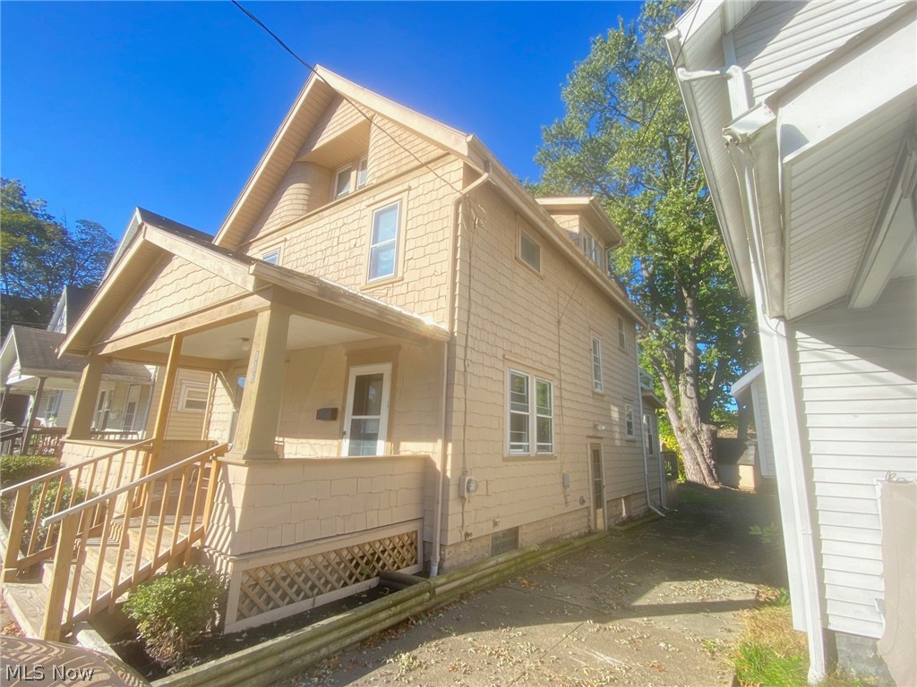 906 Dayton Street Akron, OH 44310 - Photo 2 of 31