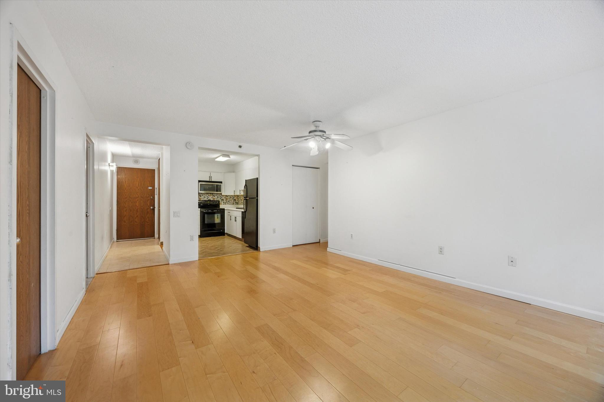 2201 Cherry Street, Unit 204 Philadelphia, PA 19103 - Photo 4 of 18 a view of an empty room with a kitchen