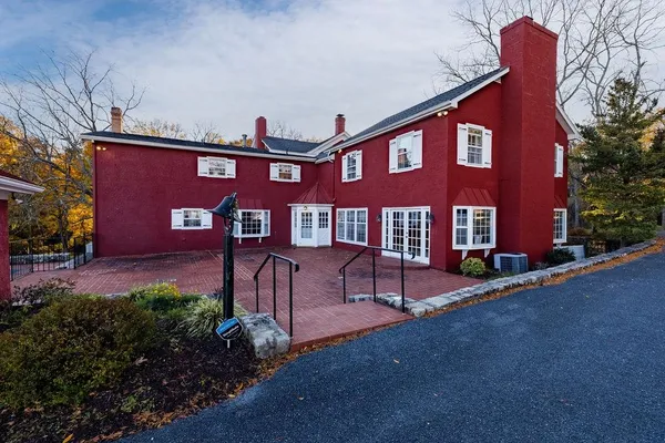 $2,250,000 | 1004 East Beverley Street, Staunton, VA 24401