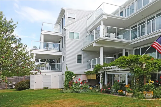 $3,500 | 249 Tuckerman Avenue, Unit 2, Middletown, RI 02842