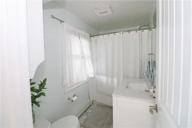 $3,500 | 249 Tuckerman Avenue, Unit 2, Middletown, RI 02842