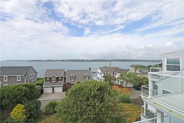 $3,300 | 249 Tuckerman Avenue, Unit 2, Middletown, RI 02842