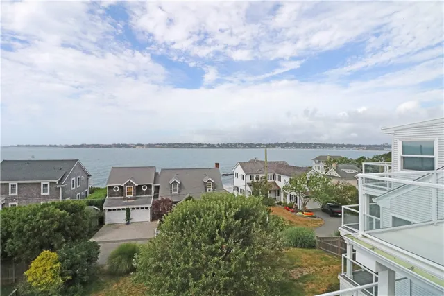 $3,500 | 249 Tuckerman Avenue, Unit 2, Middletown, RI 02842