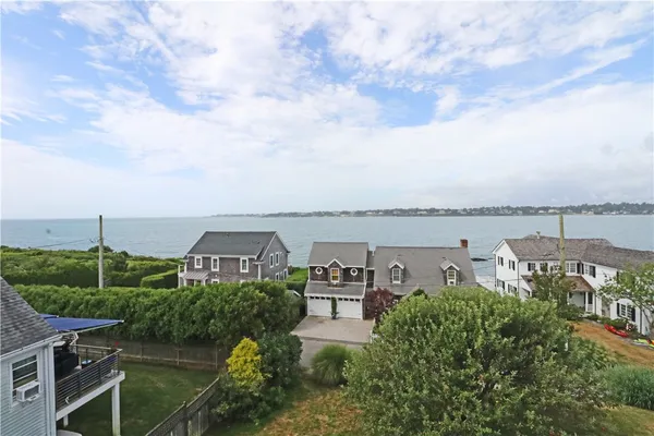 $3,300 | 249 Tuckerman Avenue, Unit 2, Middletown, RI 02842
