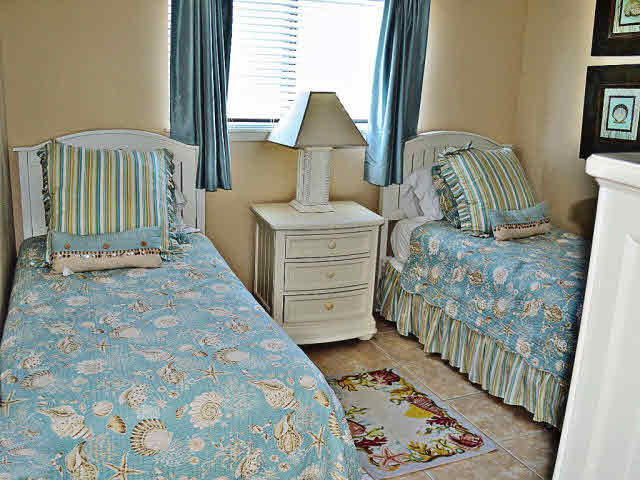 375 Plantation Road, Unit 5714 Gulf Shores, AL 36542 - Photo 10 of 15 Guest Bedroom