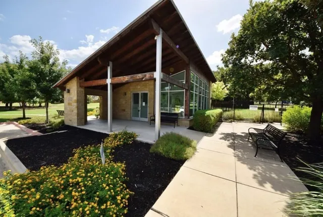 a view of a house with backyard and garden