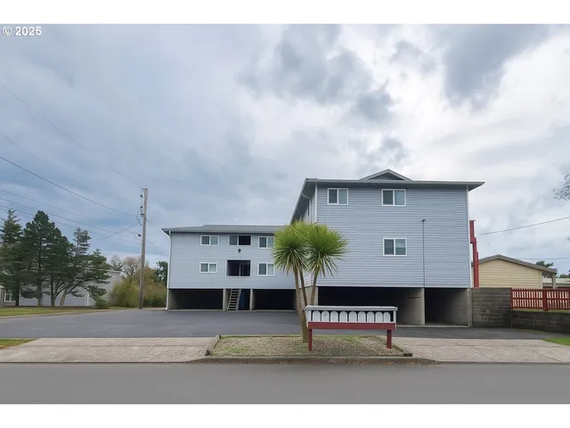 $1,600,000 | 166 Northeast 8th Street, Newport, OR 97365