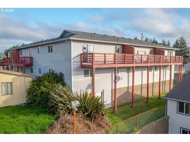 $1,600,000 | 166 Northeast 8th Street, Newport, OR 97365