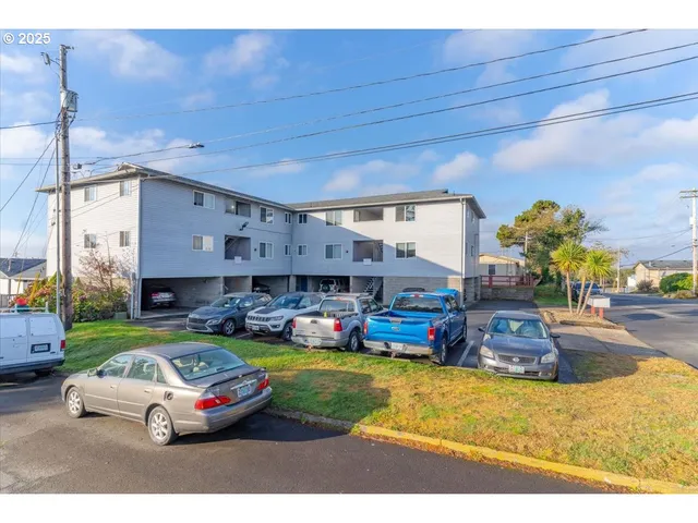 $1,600,000 | 166 Northeast 8th Street, Newport, OR 97365