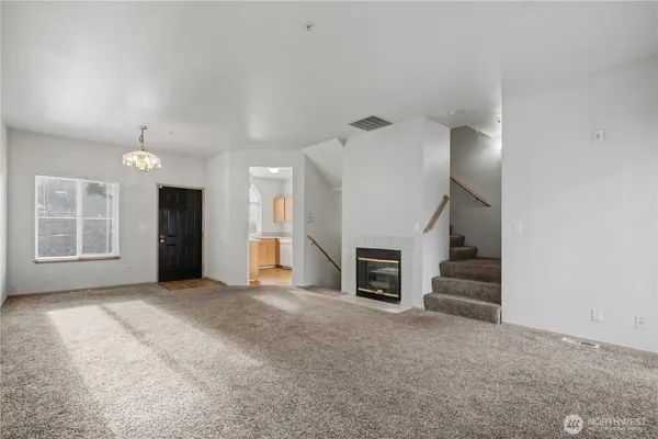 an empty room with windows and pillars in it