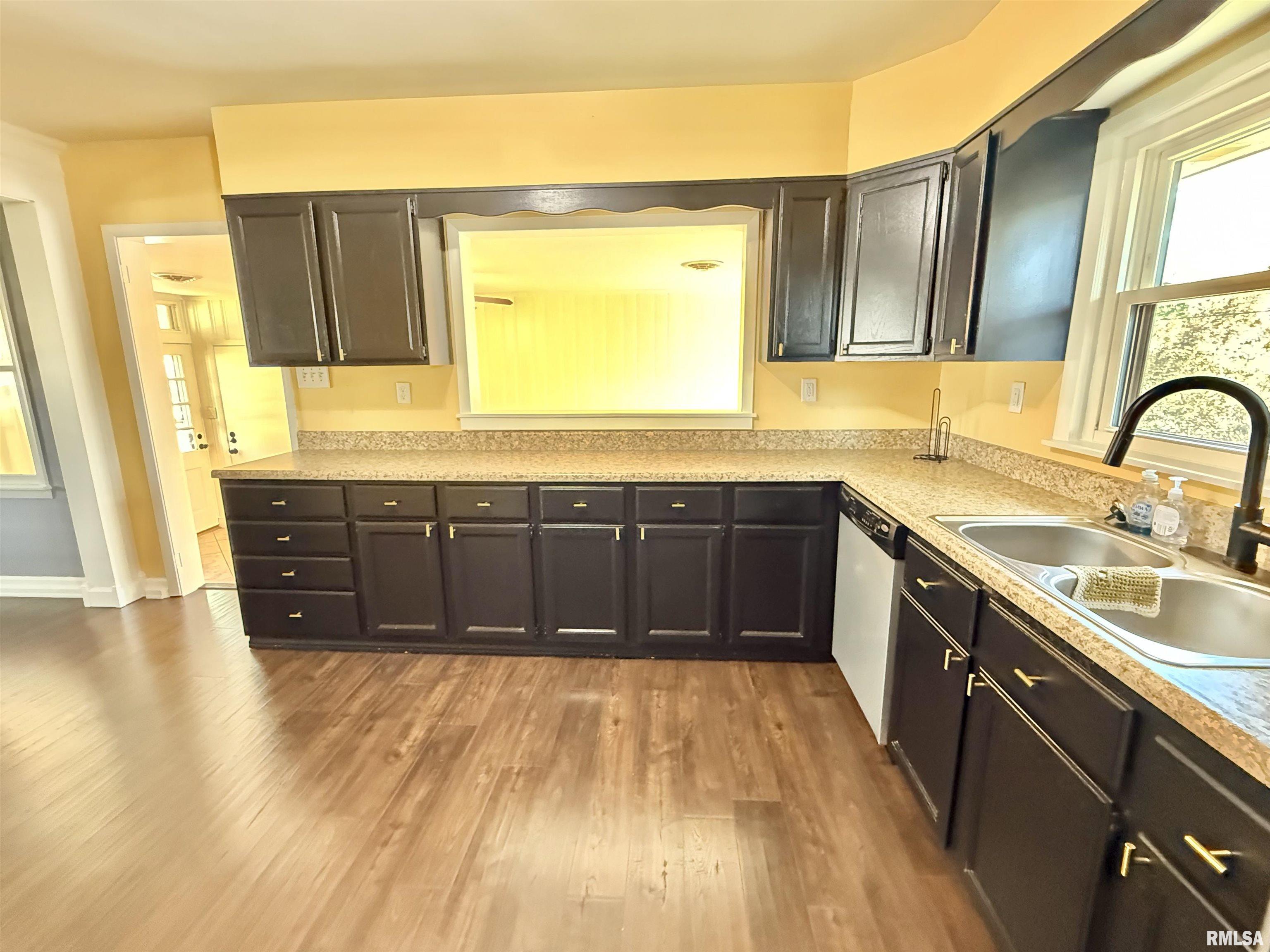 330 North Sycamore Terrace Canton, IL 61520 - Photo 10 of 34 Gallery Image 10