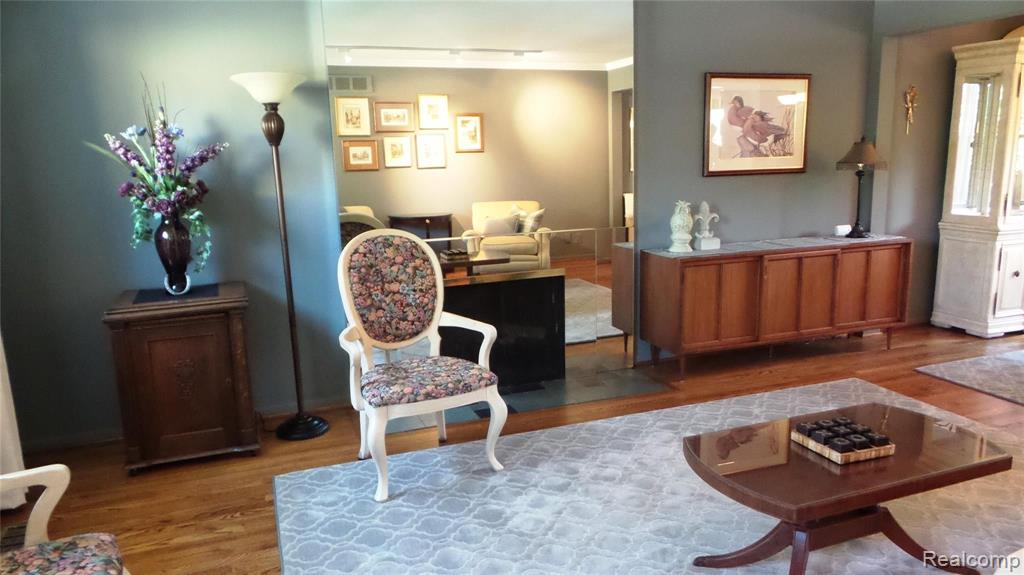 905 Cook Road Grosse Pointe Woods, MI 48236 - Photo 6 of 38