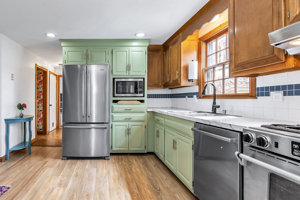 21 Heather Road Dracut, MA 01826 - Photo 11 of 40