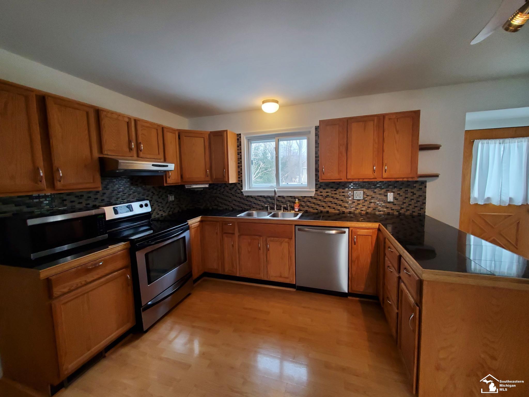 33790 Steadman Road New Boston, MI 48164 - Photo 17 of 31 50199598-b8749007-8fcc-4692-851b-de1601892f1b.JPG