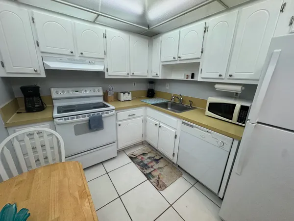 $4,900 | 3215 South Ocean Boulevard, Unit 303, Highland Beach, FL 33487