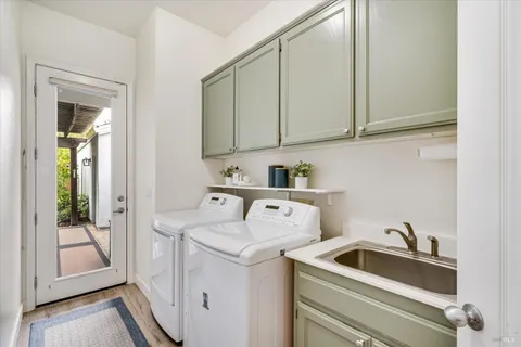 $1,390,000 | 844 Signorelli Circle, St. Helena, CA 94574