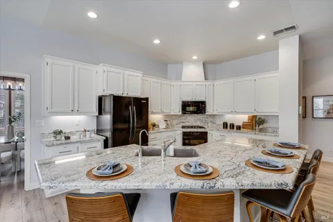 $1,390,000 | 844 Signorelli Circle, St. Helena, CA 94574