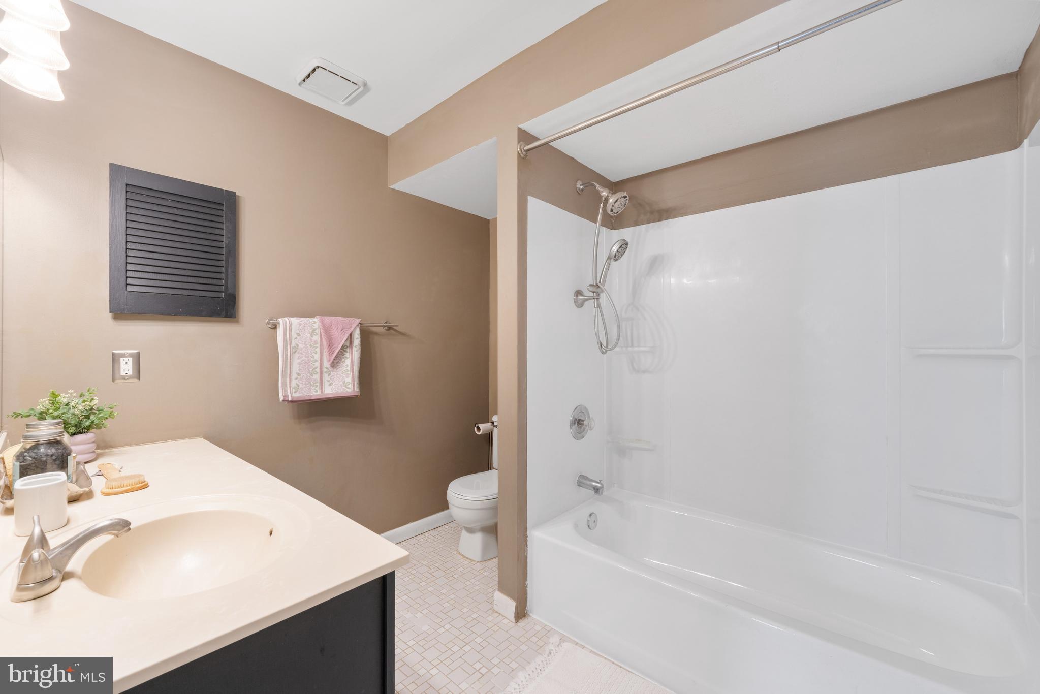 303 Trinity Court, Unit 11 Princeton, NJ 08540 - Photo 15 of 26