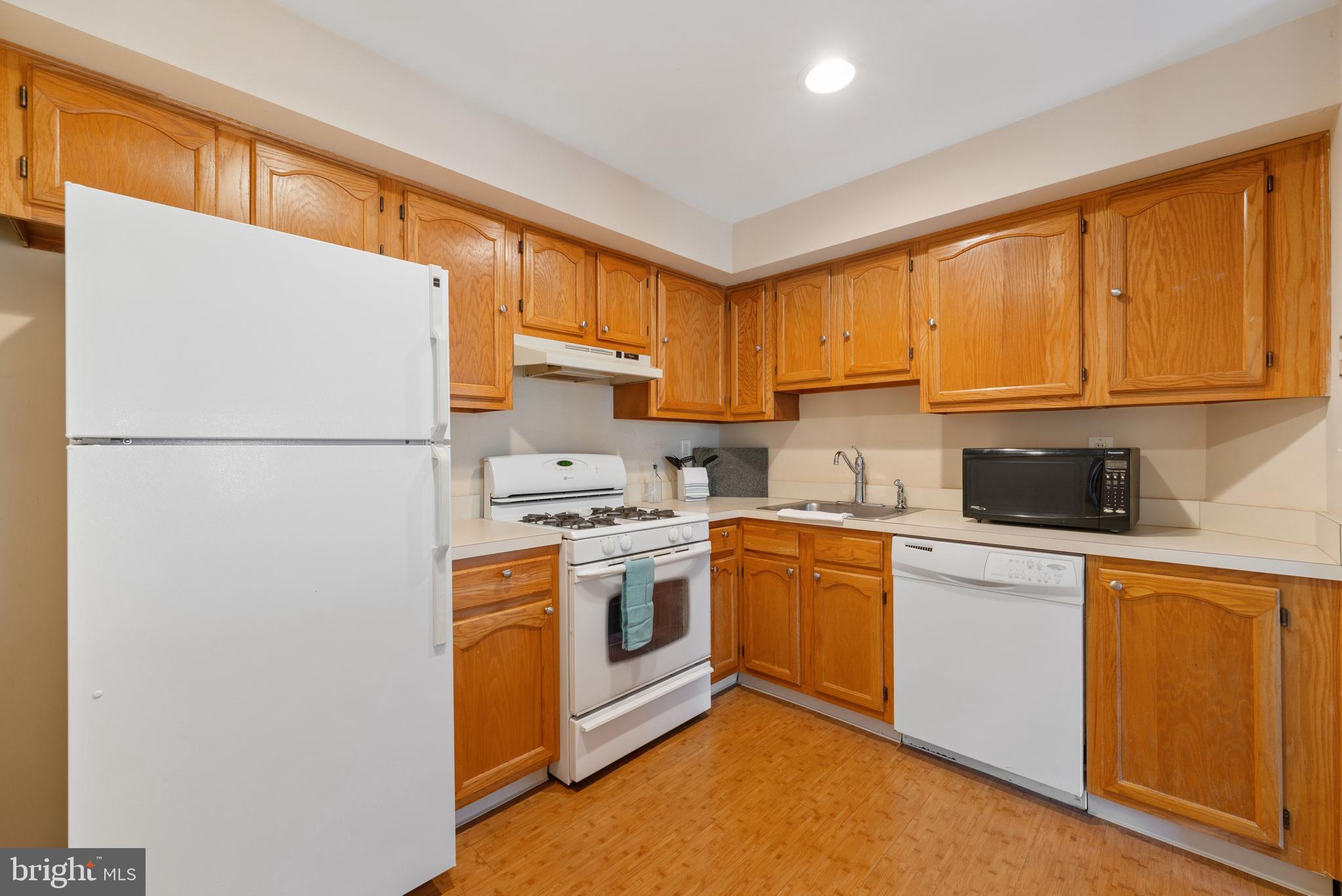 303 Trinity Court, Unit 11 Princeton, NJ 08540 - Photo 8 of 26