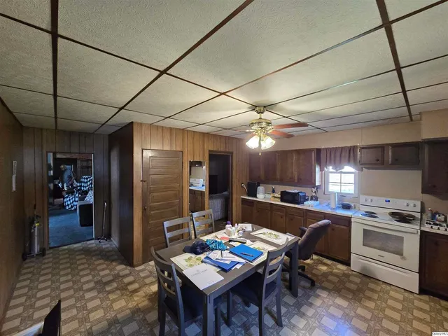 $95,500 | 305 West North Street, Mount Sterling, IL 62353