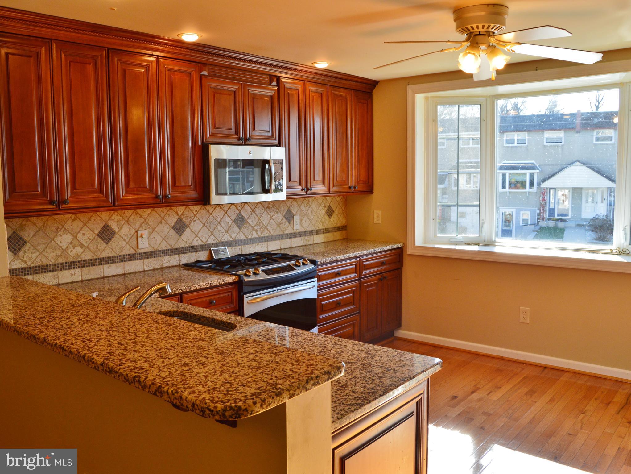 12010 Millbrook Road Philadelphia, PA 19154 - Photo 6 of 36 Eat-in kitchen