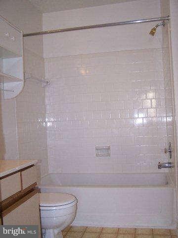 125 Fort Evans Road Southeast, Unit 122 Leesburg, VA 20175 - Photo 13 of 15 Bath (Master)