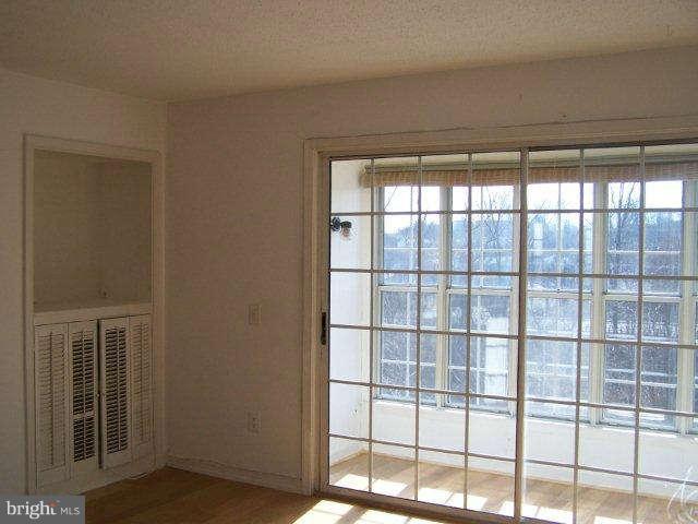 125 Fort Evans Road Southeast, Unit 122 Leesburg, VA 20175 - Photo 5 of 15 Living Room