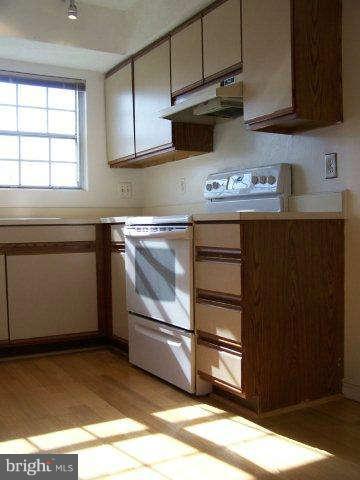 125 Fort Evans Road Southeast, Unit 122 Leesburg, VA 20175 - Photo 9 of 15 Kitchen