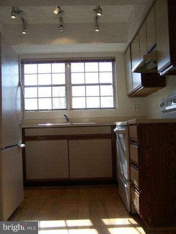 125 Fort Evans Road Southeast, Unit 122 Leesburg, VA 20175 - Photo 10 of 15 Kitchen