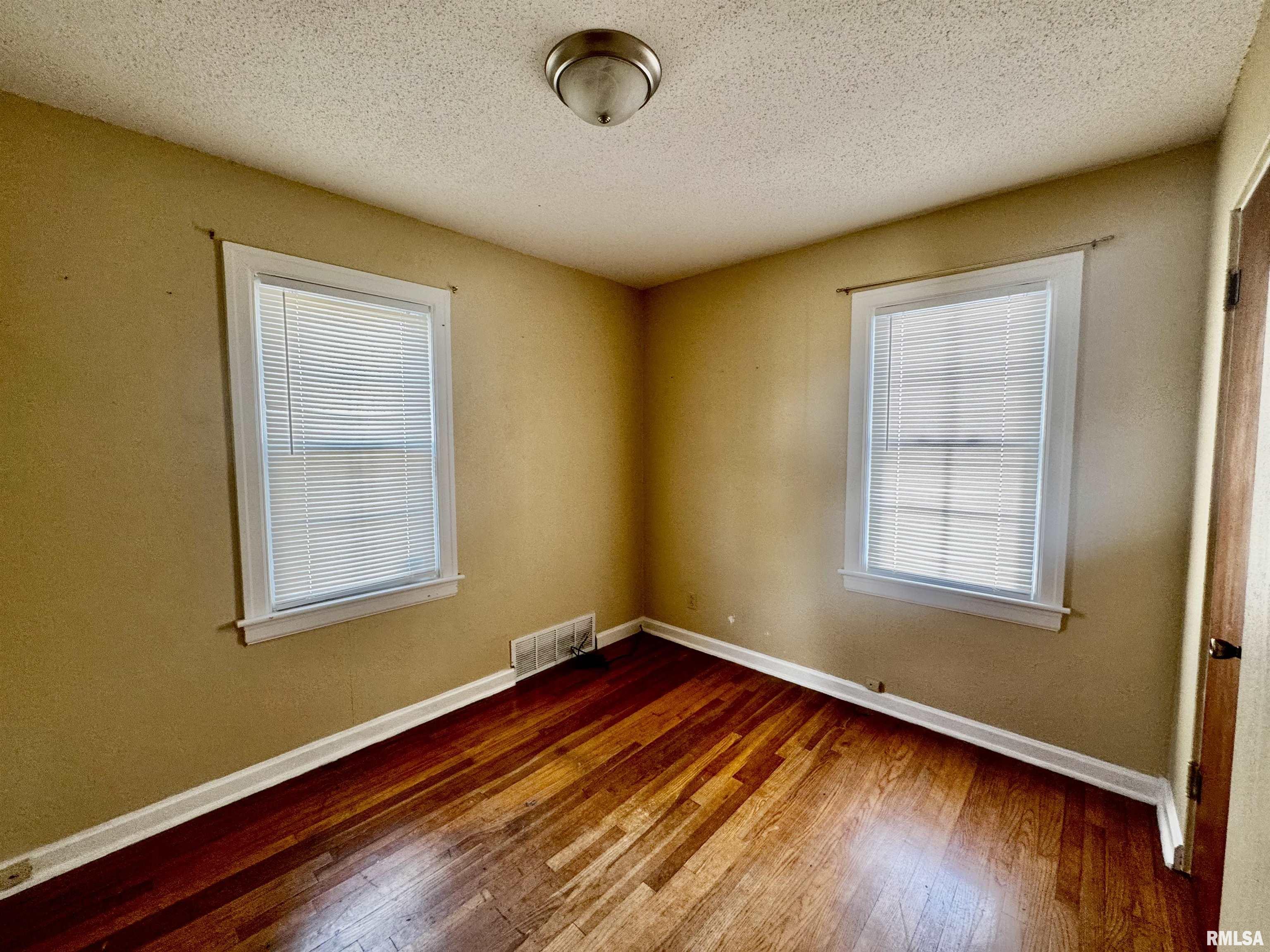 424 Anderson Street Centralia, IL 62801 - Photo 5 of 7