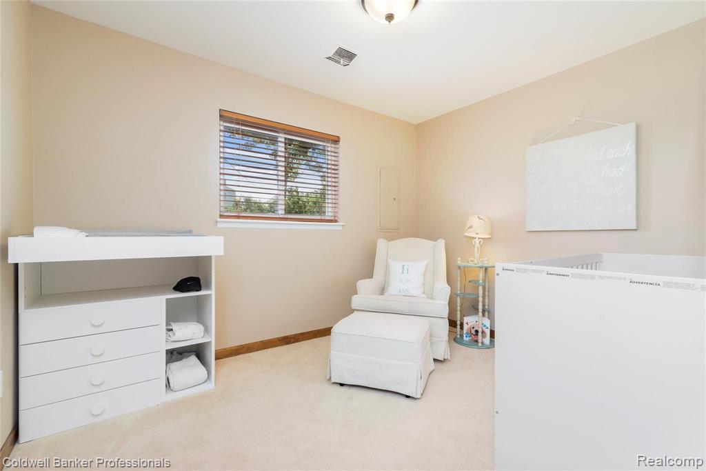 22953 Tuck Road Farmington Hills, MI 48336 - Photo 15 of 24