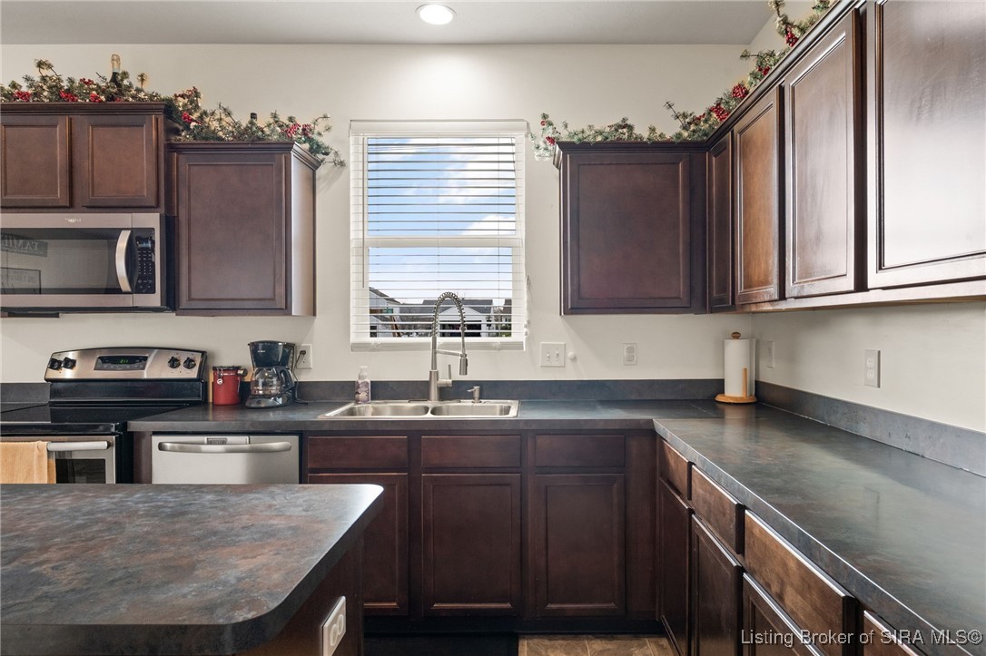 3159 Red Barn Loop Jeffersonville, IN 47130 - Photo 27 of 42