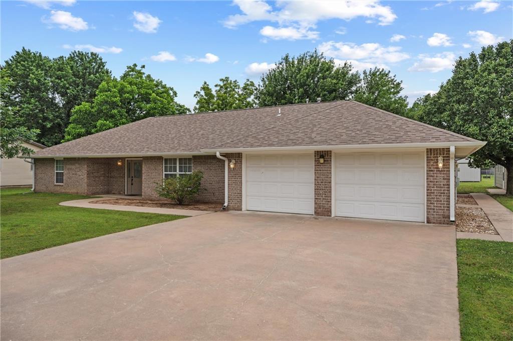 1006 South Ridgeway Street Caney, KS 67333 - Photo 2 of 29