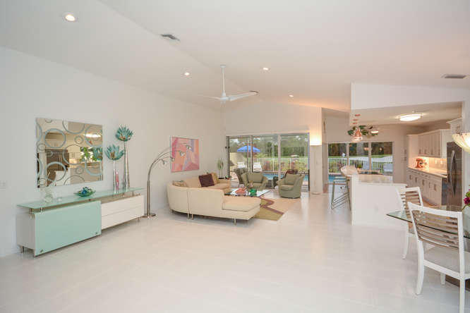 11138 Cloverleaf Circle Boca Raton, FL 33428 - Photo 11 of 38 Living Room