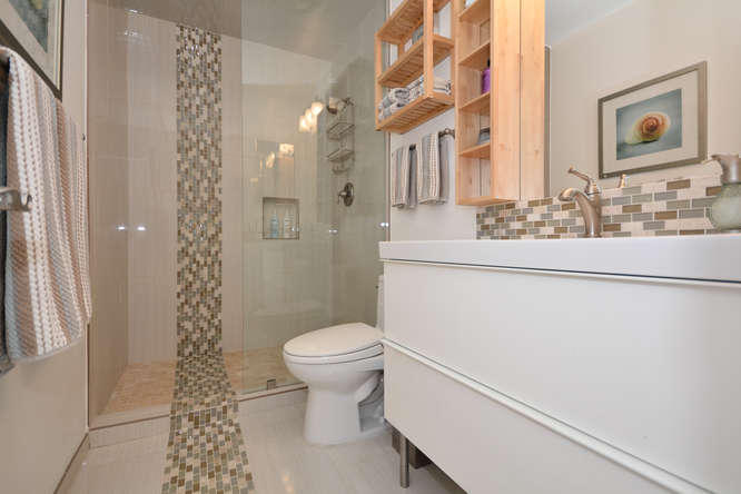 11138 Cloverleaf Circle Boca Raton, FL 33428 - Photo 21 of 38 Guest Bathroom