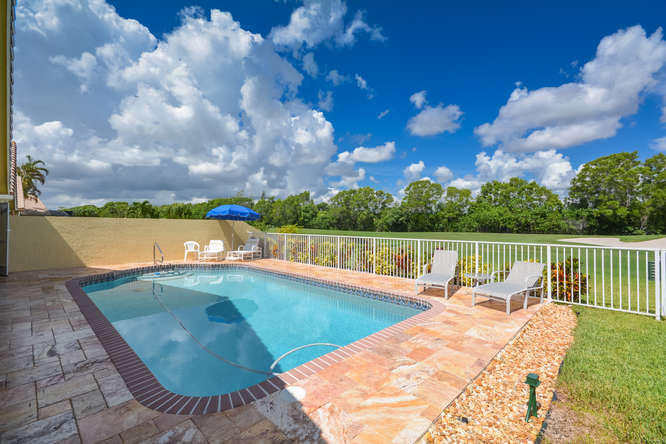 11138 Cloverleaf Circle Boca Raton, FL 33428 - Photo 27 of 38 Pool