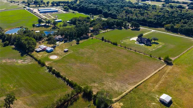 a view of a tennis court